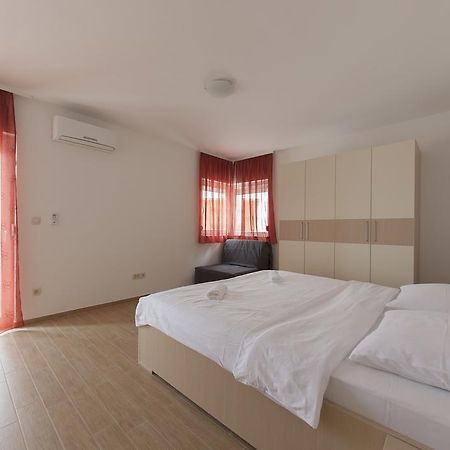 Apartments Villa Klara Baška Voda Dış mekan fotoğraf