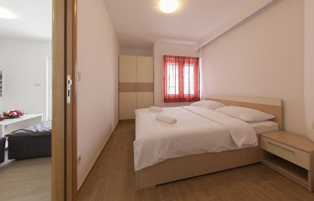 Apartments Villa Klara Baška Voda Dış mekan fotoğraf