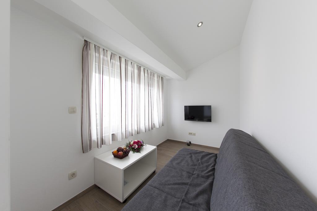Apartments Villa Klara Baška Voda Dış mekan fotoğraf