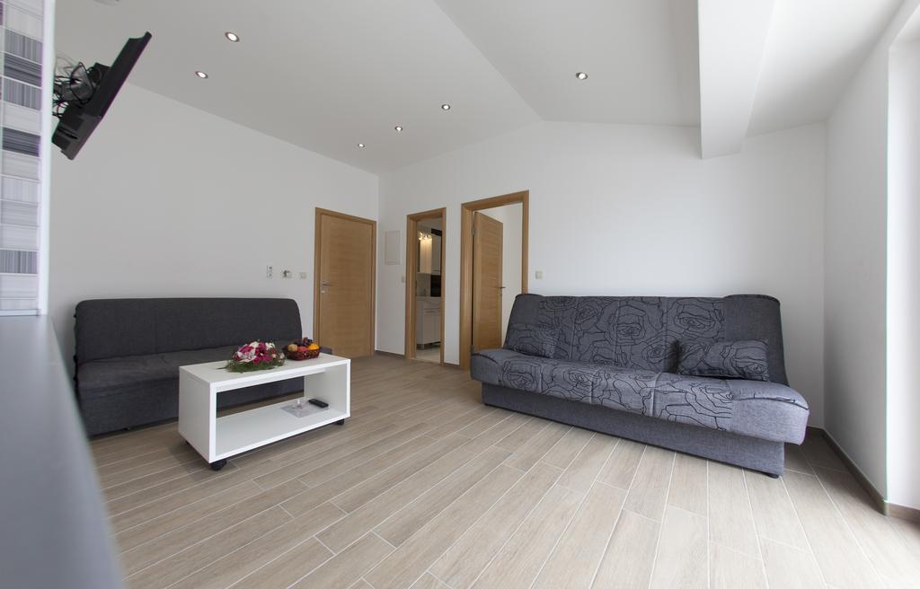 Apartments Villa Klara Baška Voda Dış mekan fotoğraf