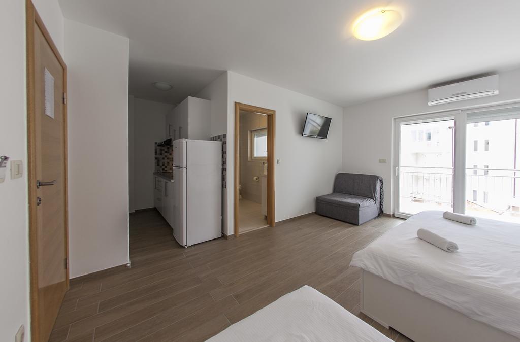 Apartments Villa Klara Baška Voda Dış mekan fotoğraf